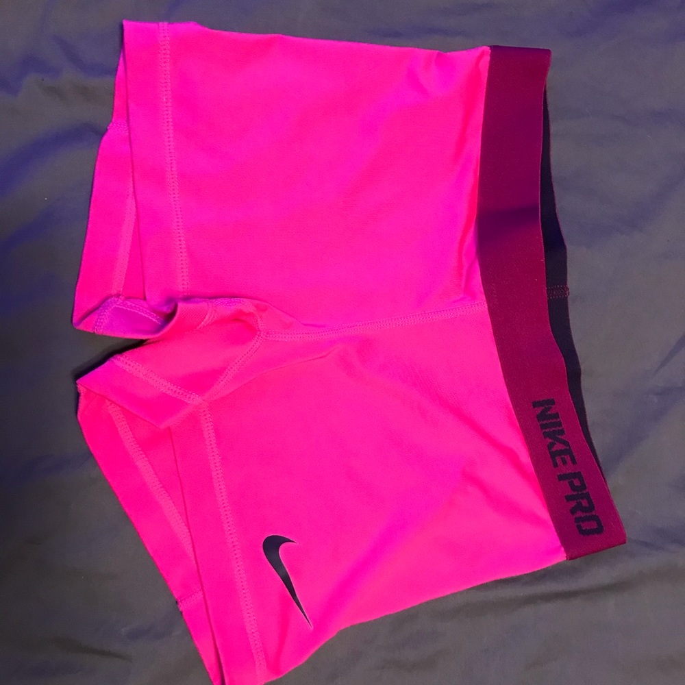 💕✨pre-loved NikePro spandex shorts